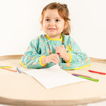 Protection idéale pour les activités manuelles avec le bavoir à manches longues Bibaelin | Ideal protection for arts and crafts with the Bibaelin long-sleeved bib